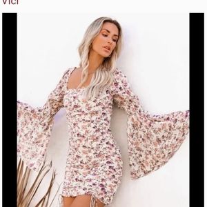 Brand new Vici Graylin floral bell sleeve dress Medium